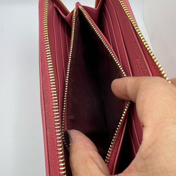 Prada pink Saffiano Leather Zippy Wallet - Picture 7 of 8